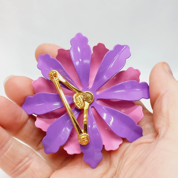 FAB! Joan Rivers Designer Metal Flower Brooch Purple Pink - Picture 3 of 8